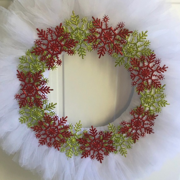 White Ethereal Tulle Glistening Snowflake Christmas Wreath - Picture 4 of 5